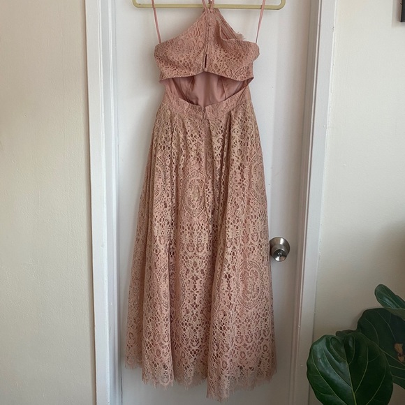 Dusky pink lace dress - Picture 2 of 4